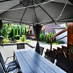 Large, Comfortable With A Terrace Сasa de vacaciones *