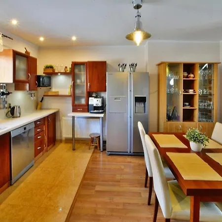 בית נופש Large, Comfortable With A Terrace