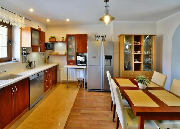 Будинок відпочинку Large, Comfortable With A Terrace