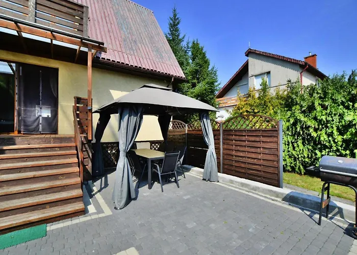 Будинок відпочинку Large, Comfortable With A Terrace